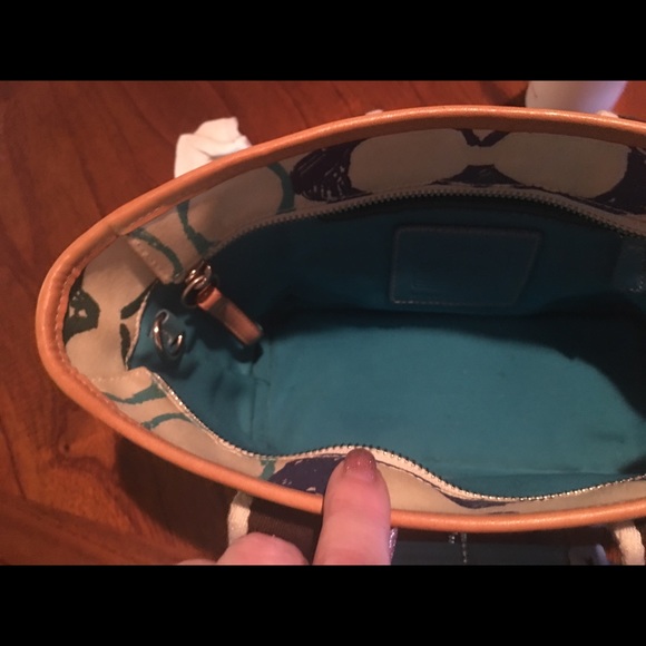 ***SOLD***Coach Ladybug Hampton Scribble Tote - Picture 5 of 7